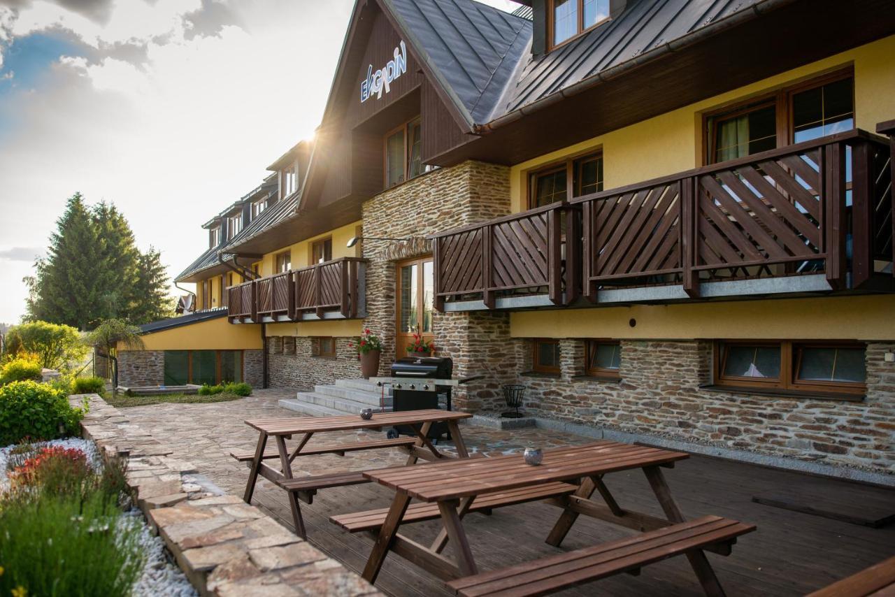 Apartmany Engadin Божий Дар Экстерьер фото